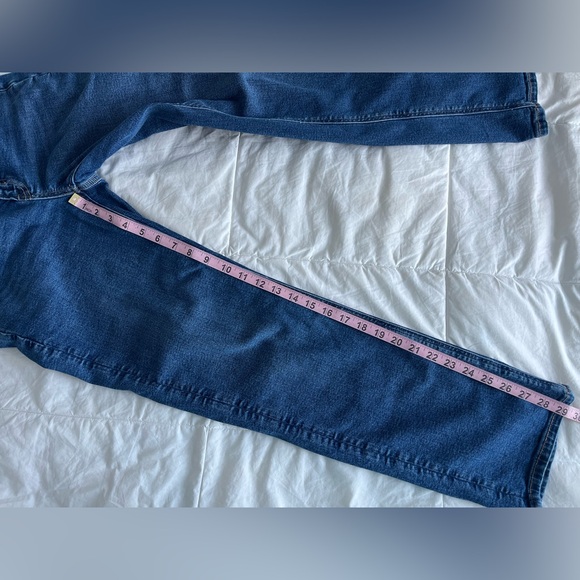 American Eagle Straight leg stretch jeans. Size 0 - Picture 2 of 4